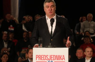 AFP: Težak udarac za HDZ, kojeg pogađaju brojni skandali, Tanjug: Milanović poput Tuđmana!